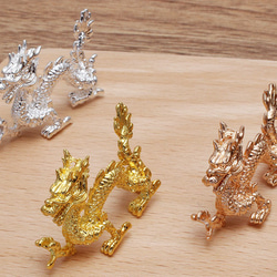 龍 1個 ドラゴン 風水 龍チャーム りゅう リュウ 縁起物 ペンダント 色選択自由 4枚目の画像