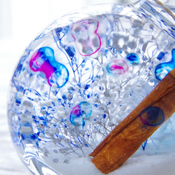 【選べる飾りつけ！再販4】jellyfish　雪降る海　海の中に降り注ぐ雪の世界！幻想的なクラゲたちのハーバリウム 6枚目の画像