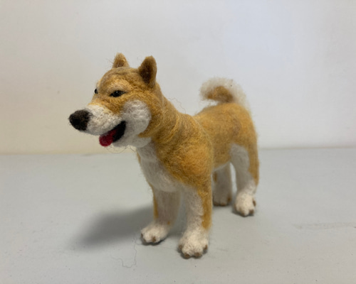 羊毛フェルト 柴犬 2匹 黒柴＆茶柴 犬(羊毛フェルト)｜売買され