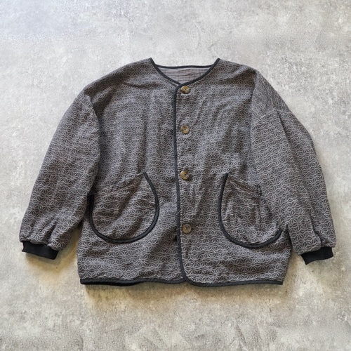 UZUiRO 麻柄ノーカラージャケット/ブラック/三河木綿 刺し子織 麻柄ノーカラージャケット/グレー/三河木綿 刺し子織 ジャケット