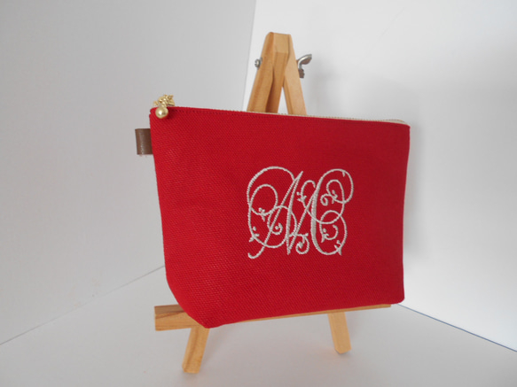 レッド帆布の選べるイニシャル刺繍のポーチ　１４　１６　１８　２０㎝ 2枚目の画像