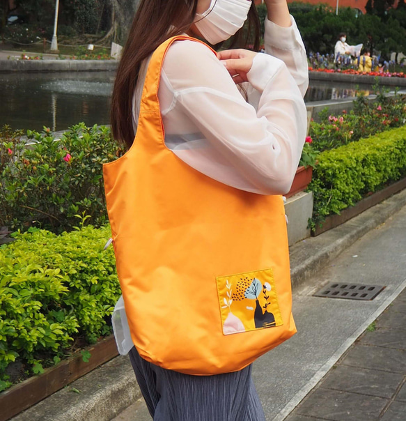 寶特瓶回收再製環保防潑水布 肩背手提兩用 可翻面換色 seisei雙色托特包(金盞橘) 第1張的照片