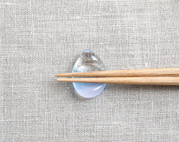 [受注制作] ひと雫のガラス箸置き / 桜清水 6枚目の画像