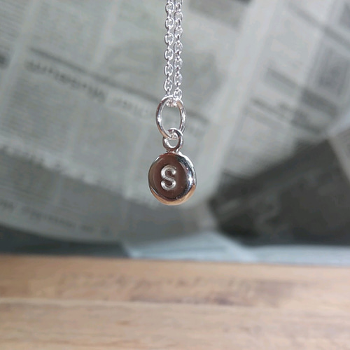 silver950】ぷっくり とろける艶小粒イニシャルネックレス 