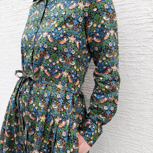 送料無料】リバティプリント《前開きタックワンピース》ストロベリー