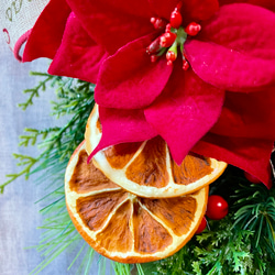ベルベットポインセチアとオレンジのクリスマススワッグ 4枚目の画像