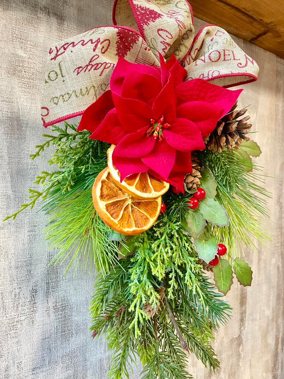 ベルベットポインセチアとオレンジのクリスマススワッグ 2枚目の画像