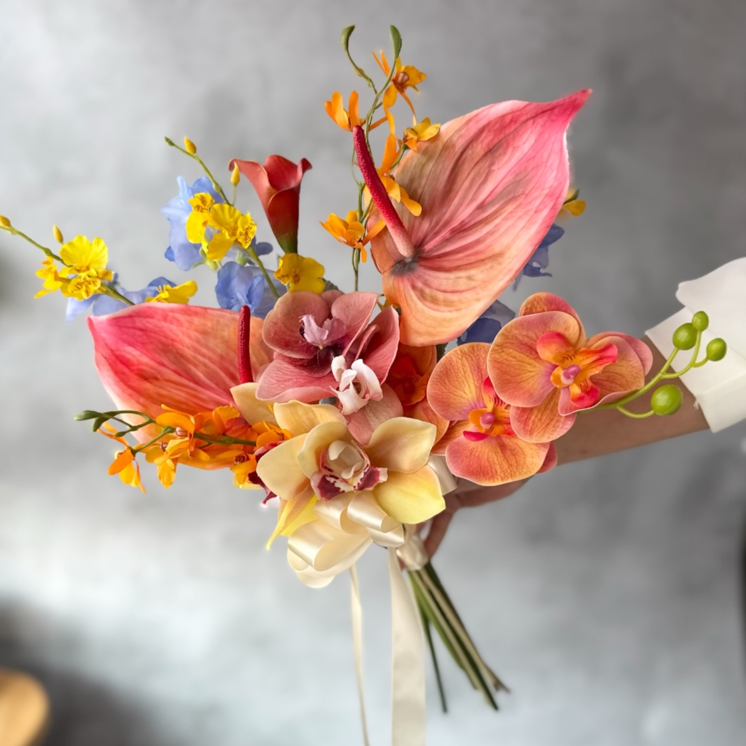 【送料無料】ビタミンカラー×トロピカルクラッチブーケ☆ブートニア