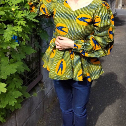 半額在庫セール☆アフリカ布 ツバメのふんわり袖のチュニック ブラウス