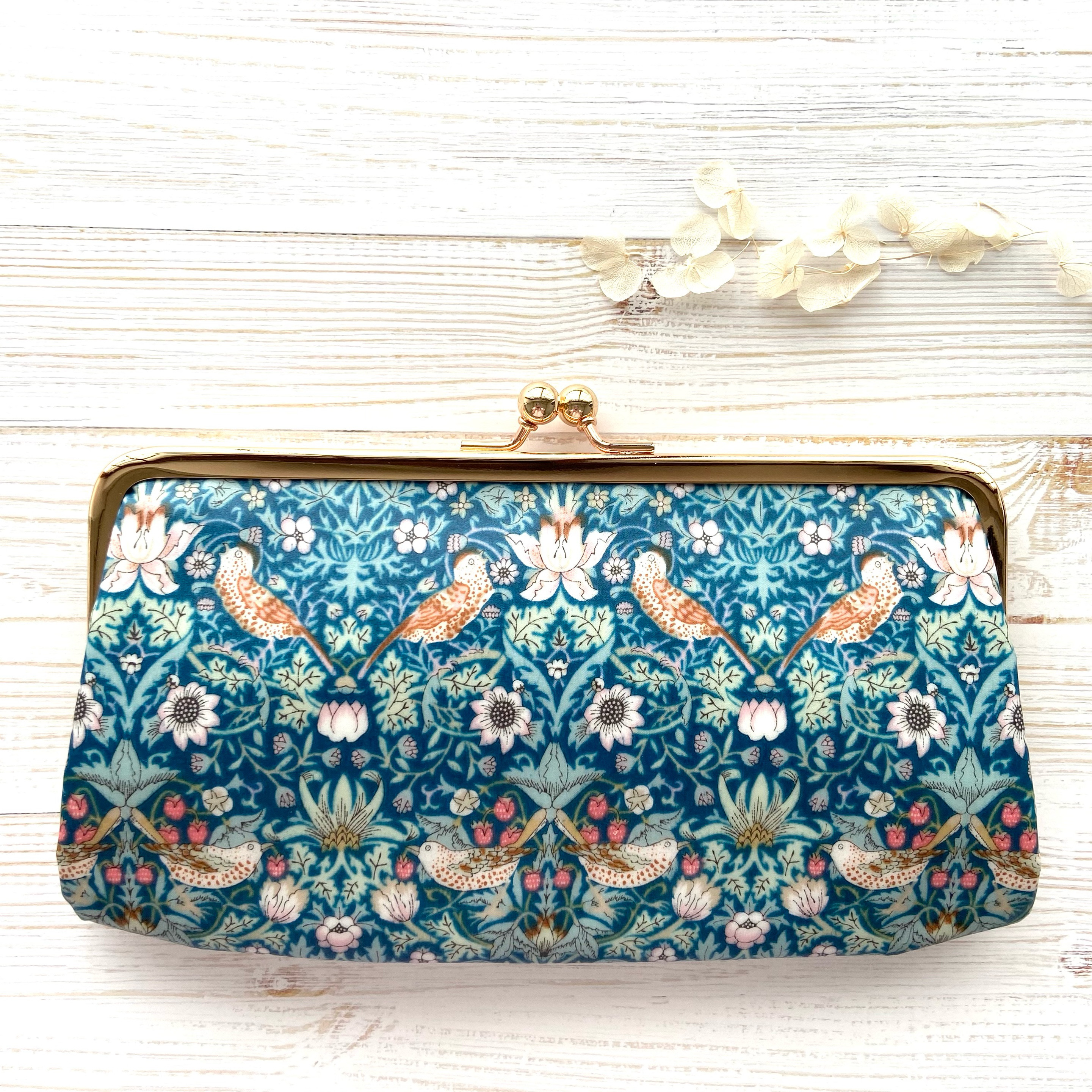 ＊ラミネート＊ダブルがま口長財布 ストロベリー・シーフ グリーンブルーライトピンク リバティプリント使用