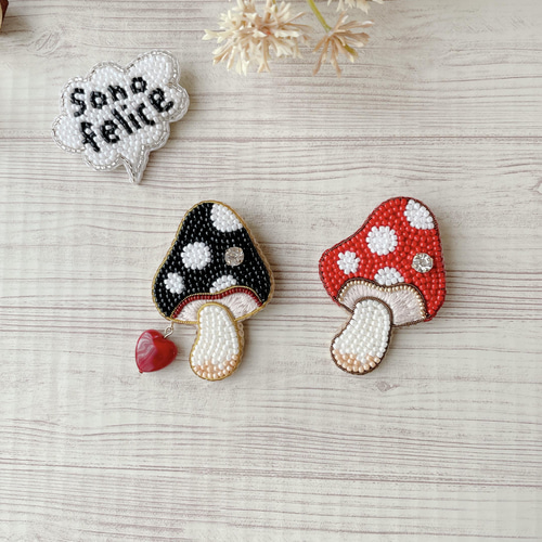 受注製作＊ビーズ刺繍ブローチ【きのこ/ぷちっと一粒ガラスビジュー