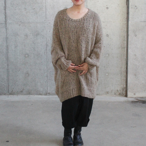 サンドベージュの裏毛ニット mil（ミル）の「【150㎝前後の小柄さんサイズ】前後2WAY透かし