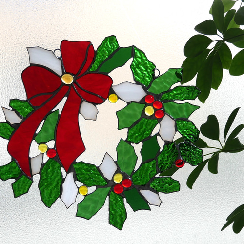 ✴︎:.｡光の魔法を纏うステンドグラスのクリスマスリース（グリーン