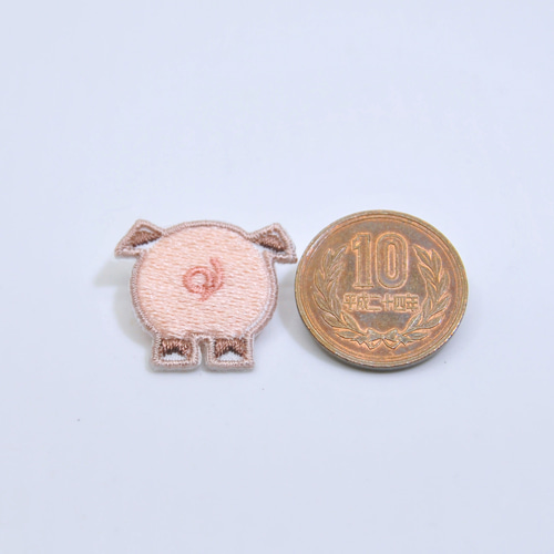 Amazon.co.jp: ピンク ブタさん 刺繍 ワッペン アイロン接着 縦