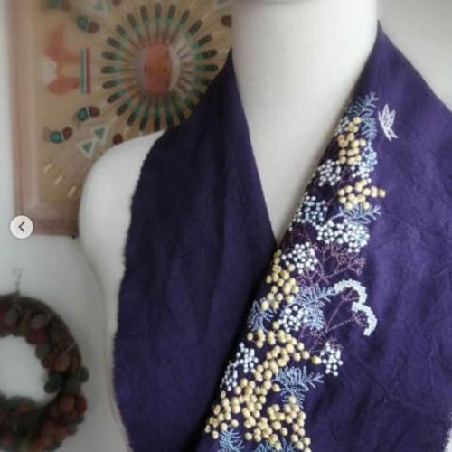 半衿・ミモザとカスミソウkatagawa布(紫色）（上前に刺繍が入ります