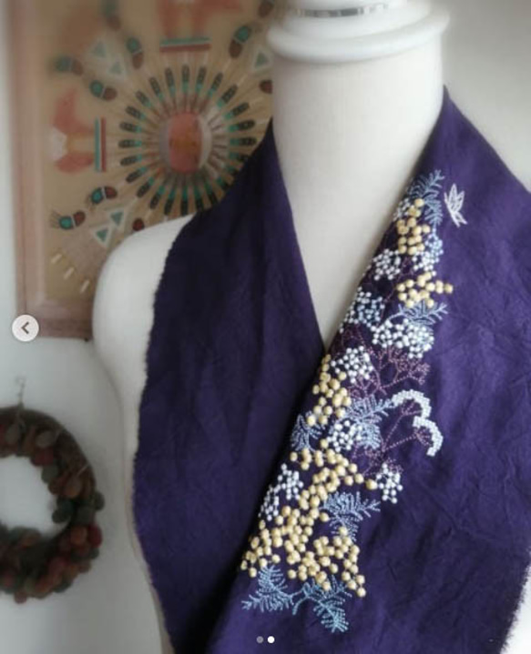 半衿・ミモザとカスミソウkatagawa布(紫色）（上前に刺繍が入ります） 5枚目の画像