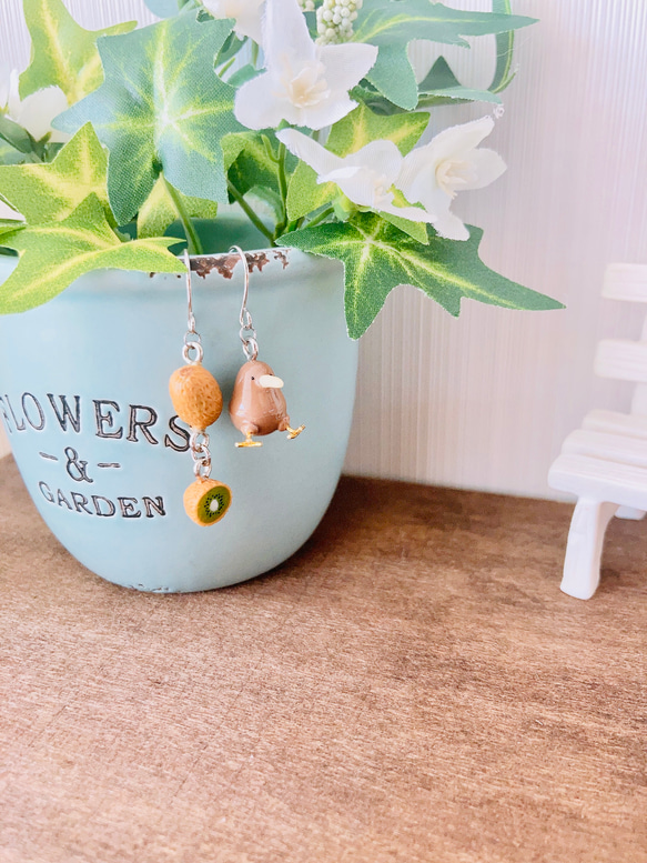 キウイ とキーウィ ピアス/イヤリング ピアス（フック・チェーン