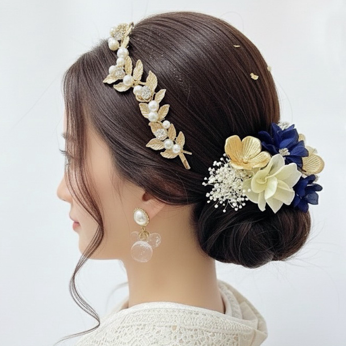 成人式髪飾り　ホワイトゴールドブルーミックス　カチューシャとお花の髪飾り　成人式　卒業式　結婚式　和装からドレスまで
