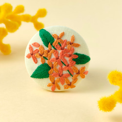 受注制作】ネモフィラ刺繍ブローチ（紺）or刺繍ヘアゴム ブローチ かな