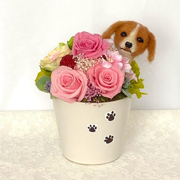 ちょこんと顔出すビーグル犬＆　プリザーブドフラワー（ピンク系）　/　フラワーギフト　花　犬　プレゼント 2枚目の画像