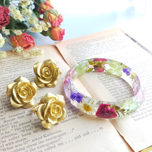 メタルゴールドのアンティークローズゴム〜 ヘアゴム バラ ばら 千日紅