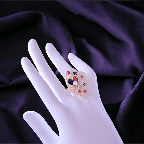 再販11】不思議の国のアリス ハートの女王のフリーリング ピアス