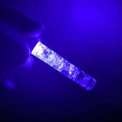 光るキラキラ誕生石カラーキーホルダー ライト付き 8枚目の画像