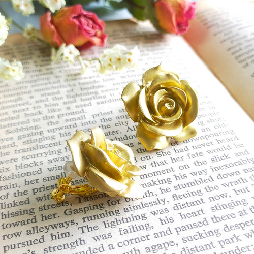 ゴールドのアンティークローズイヤリング〜 バラ ばら プレゼント