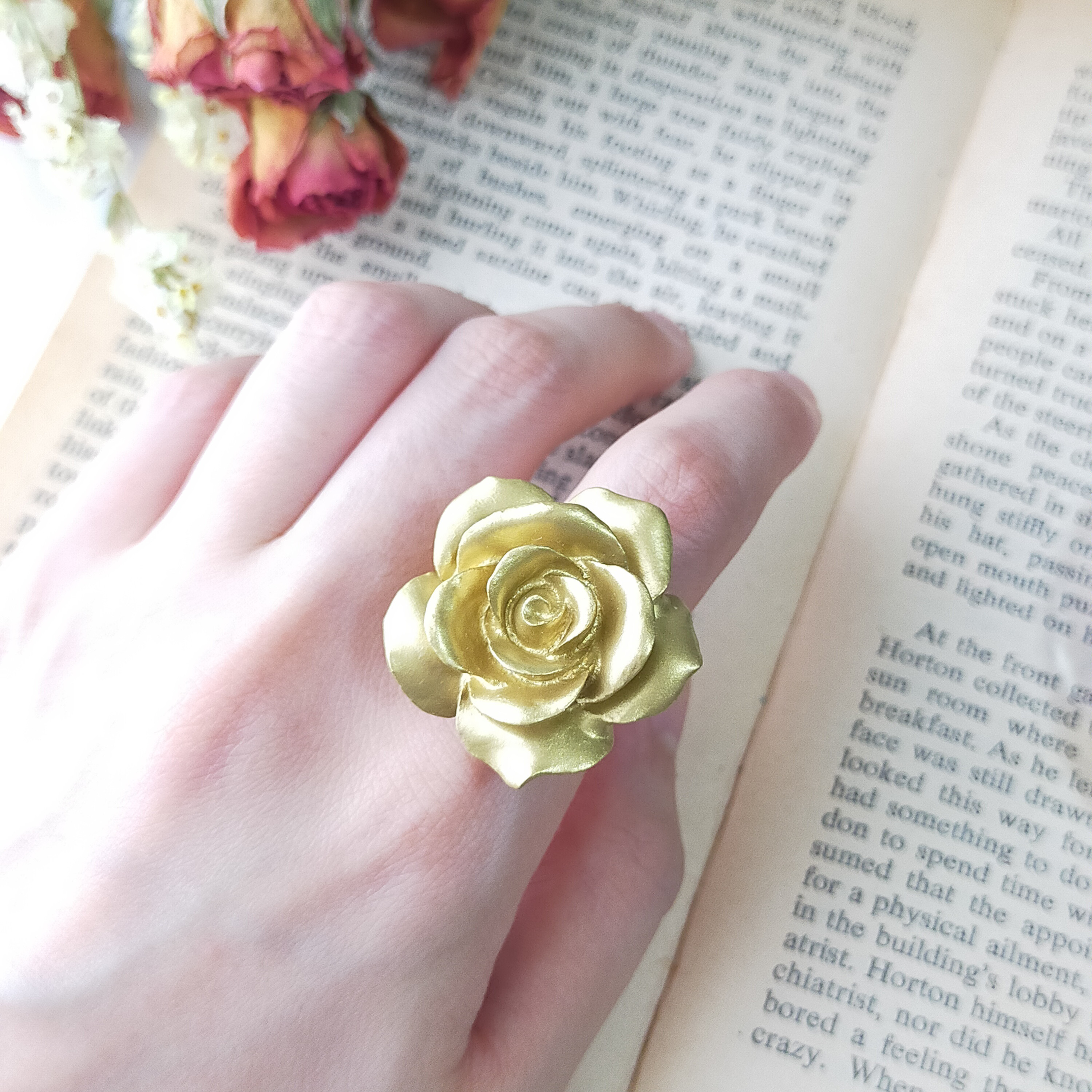 〜メタルゴールドのアンティークローズリング〜　シンプル　バラ　ばら　プレゼント　レジン　かわいい　バレンタイン