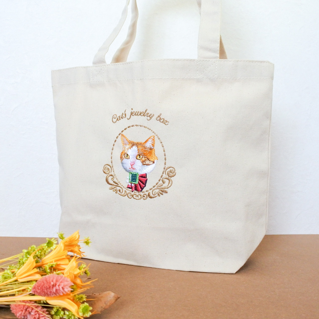 (手づくり)\"満たされネコ\"アップリケクリスタルねこ絵トートバッグ 手品猫トートバッグ ホワイト | Impresario Tokyo