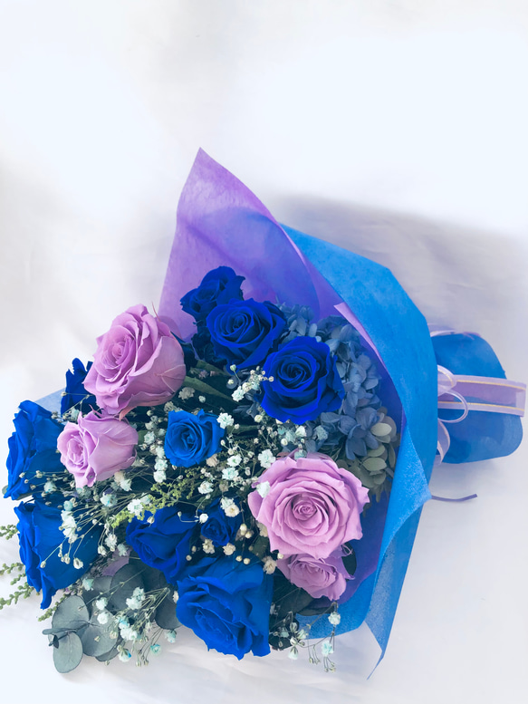 プリザーブドフラワー/青い薔薇とライラックローズの花束 2枚目の画像