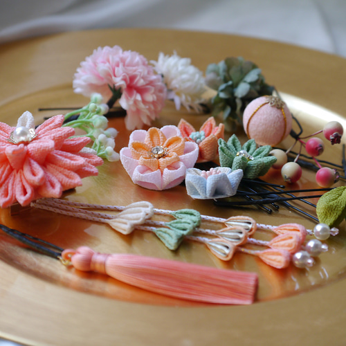 成人式　卒業　髪飾り　サーモンピンク　グリーン　つまみ細工　造花　ゴールド ☆再販 成人式 卒業 髪飾り サーモンピンク グリーン ピンク