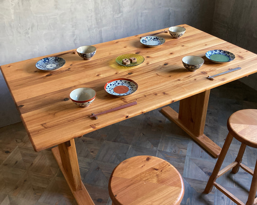 こーん ハンドメイド 無垢材　ダイニングテーブル 北欧デンマークスタイル 9a085b26d9e21f5d728992f9c87113