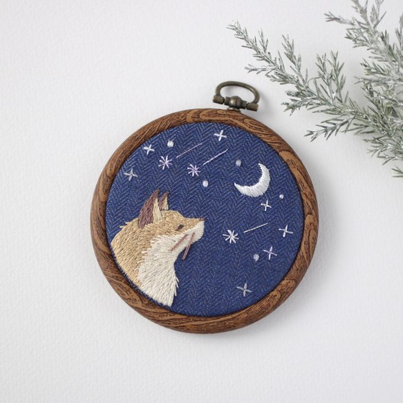 星降る夜ときつね　手刺繍パネル 5枚目の画像