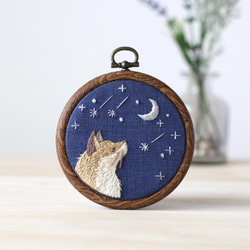 星降る夜ときつね　手刺繍パネル 1枚目の画像