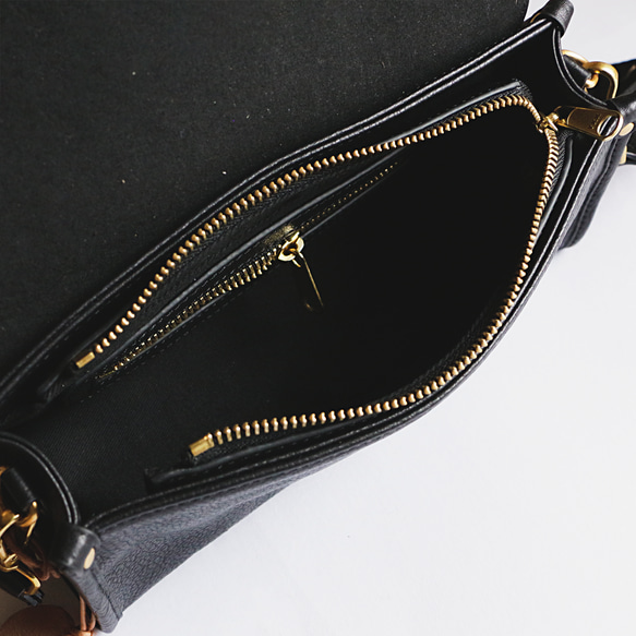 身軽本革ショルダーバッグ斜め掛けポシェットバッグ長財布収納可能　斜め掛け男女兼用　ブラック 6枚目の画像