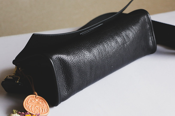 身軽本革ショルダーバッグ斜め掛けポシェットバッグ長財布収納可能　斜め掛け男女兼用　ブラック 5枚目の画像