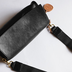 身軽本革ショルダーバッグ斜め掛けポシェットバッグ長財布収納可能　斜め掛け男女兼用　ブラック 2枚目の画像