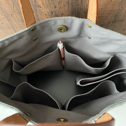 ミナペルホネン dop choucho 機能的なトートバッグ ネイビー トート