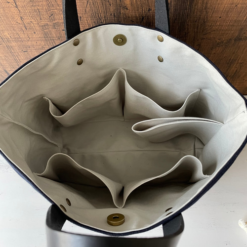 ミナペルホネン dop choucho 機能的なトートバッグ ネイビー トート