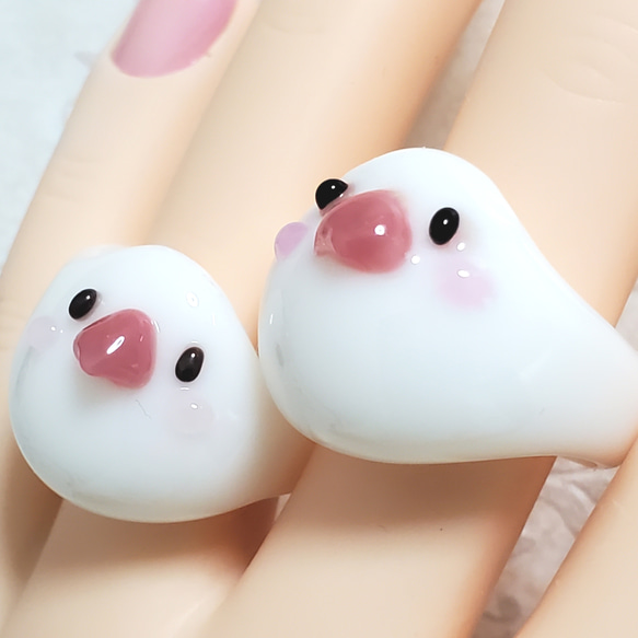 ときどき眺めてニンマリしてほしい もっちり文鳥さんガラスリング 指輪