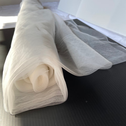 【幅広150cm】ソフトチュール生地 オフホワイト｜なめらかでやわらかなチュール／ウェディング・背景布・衣装づくり 4枚目の画像