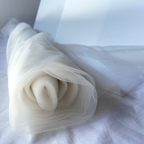 【幅広150cm】ソフトチュール生地 オフホワイト｜なめらかでやわらかなチュール／ウェディング・背景布・衣装づくり 1枚目の画像