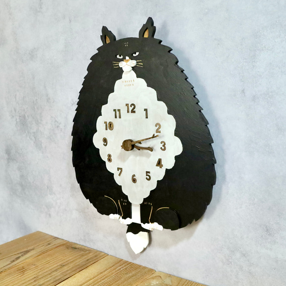 ハチワレ猫 ロング ビッグサイズ 時計 木製 振り子時計 掛け時計 2枚目の画像