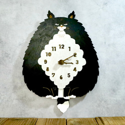 ハチワレ猫 ロング ビッグサイズ 時計 木製 振り子時計 掛け時計 1枚目の画像