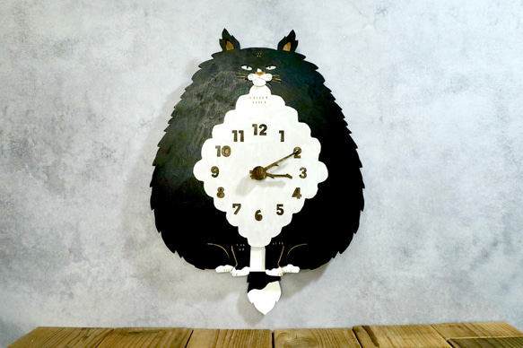 ハチワレ猫 ロング ビッグサイズ 時計 木製 振り子時計 掛け時計 1枚目の画像