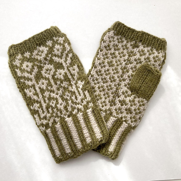 【アルパカ&メリノウール】北欧テイスト　草花模様の指なし手編みミトン　4色展開 7枚目の画像