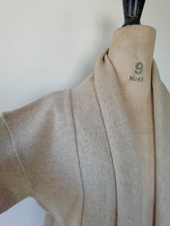 軽くてふんわり暖かウール混ショール衿カーディガン　オートミール 4枚目の画像