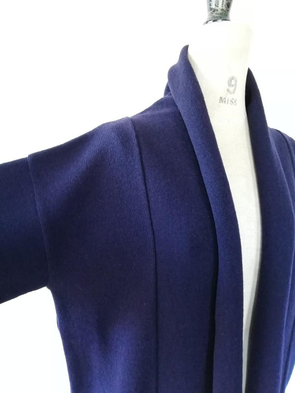 軽くてふんわり暖かウール混ショール衿カーディガン　ネイビー 4枚目の画像