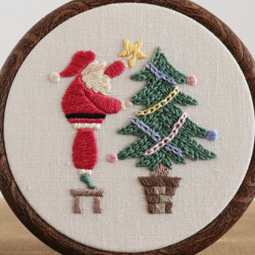 クリスマス＊ツリーとサンタクロース 手刺繍ファブリックパネル ［受注